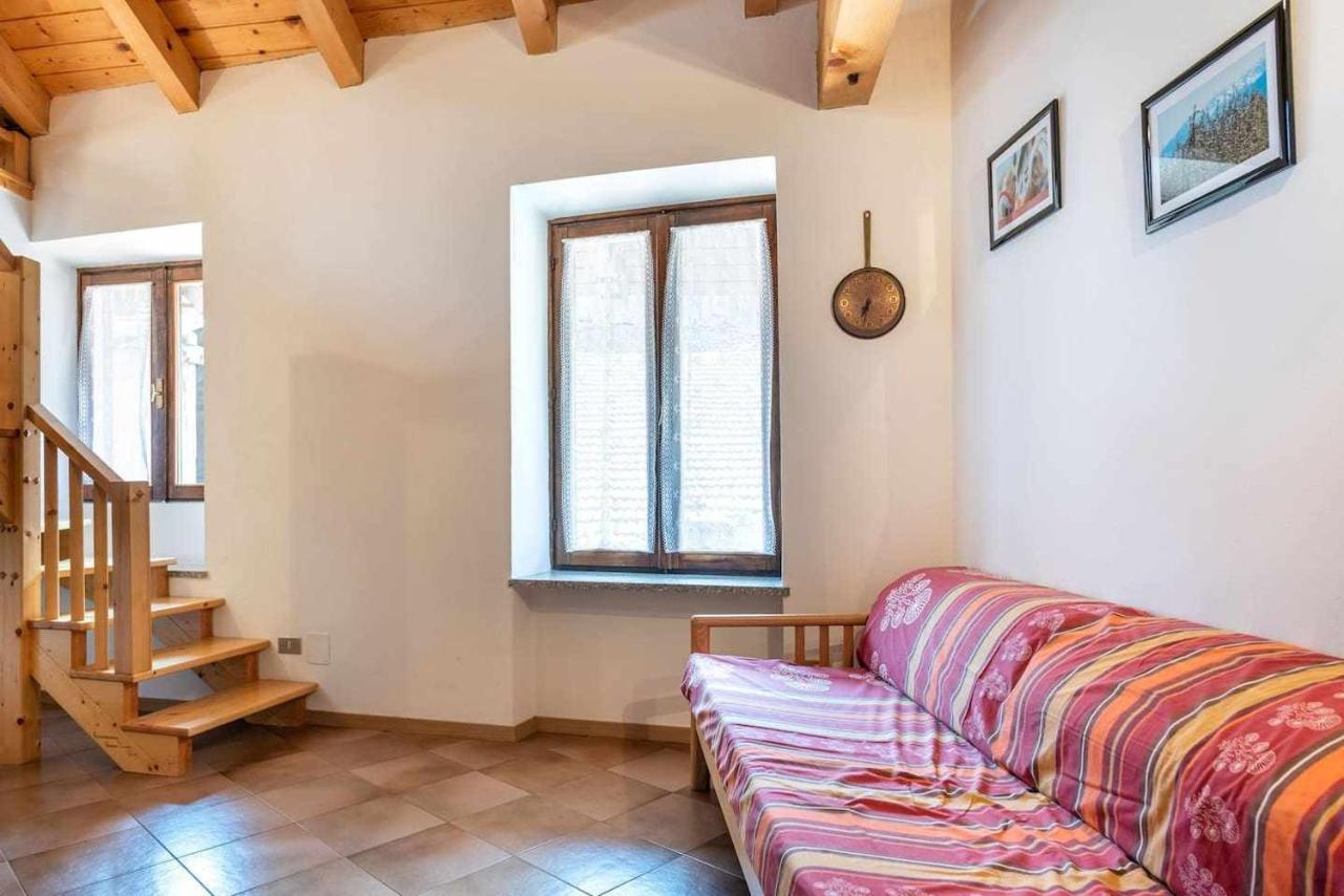 Dimora Al Portico Cloz Ospitar Apartment Bagian luar foto